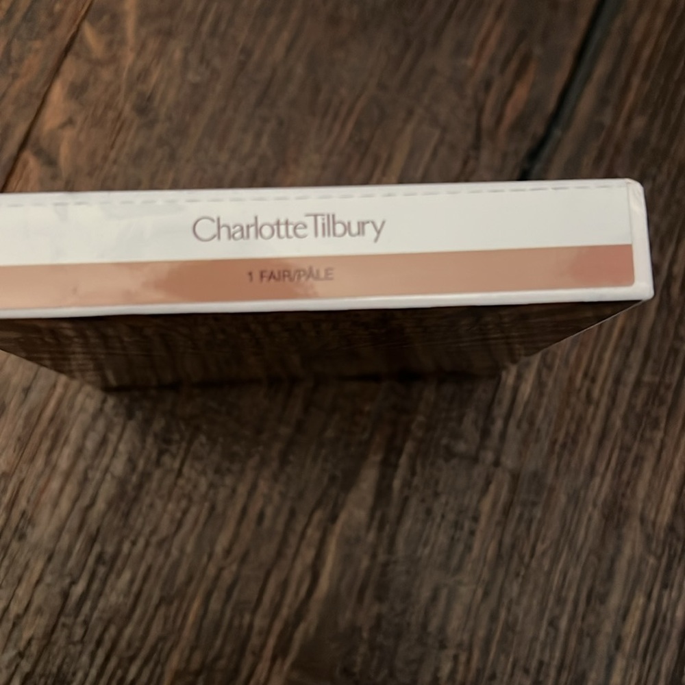 Charlotte Tilbury Sun-Kissed Glow Bronzer - Picture 6 of 6
